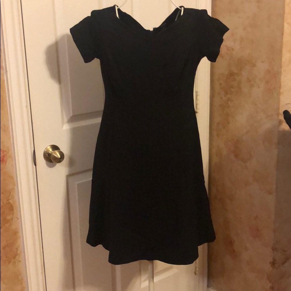 Women’s Ann Taylor form-flattering dress